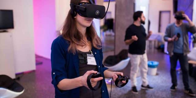Virtual Reality zählt hier seit einigen Jahren zu den heißesten Themen im Bereich zukunftsweisender Technologien.