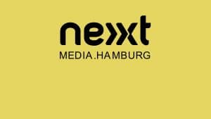 schwarzes nextmedia.hamburg logo auf gelbem hintergrund